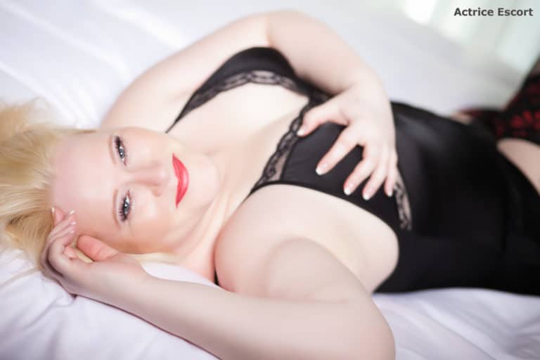 Escort Dame Liv aus Hamburg hinreißendes Lächeln