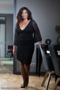 Escort Dame Olivia aus Berlin kleines Schwarzes