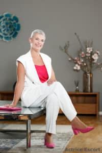 Gloria Escort Service Bad Ragaz Schweiz weißer Hosenanzug