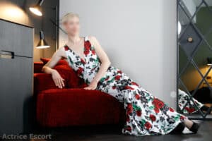 Maja Escort Dame aus Berlin elegantes Abendkleid