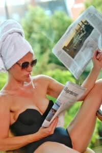 Escort Dame Sasha Düsseldorf Lektüre zwischen Wellness und Spa
