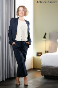 Escort Service Dame Marie Bremen Business Hosenanzug
